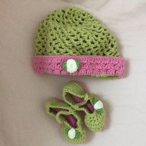 Elegant Baby crochet cap and footies